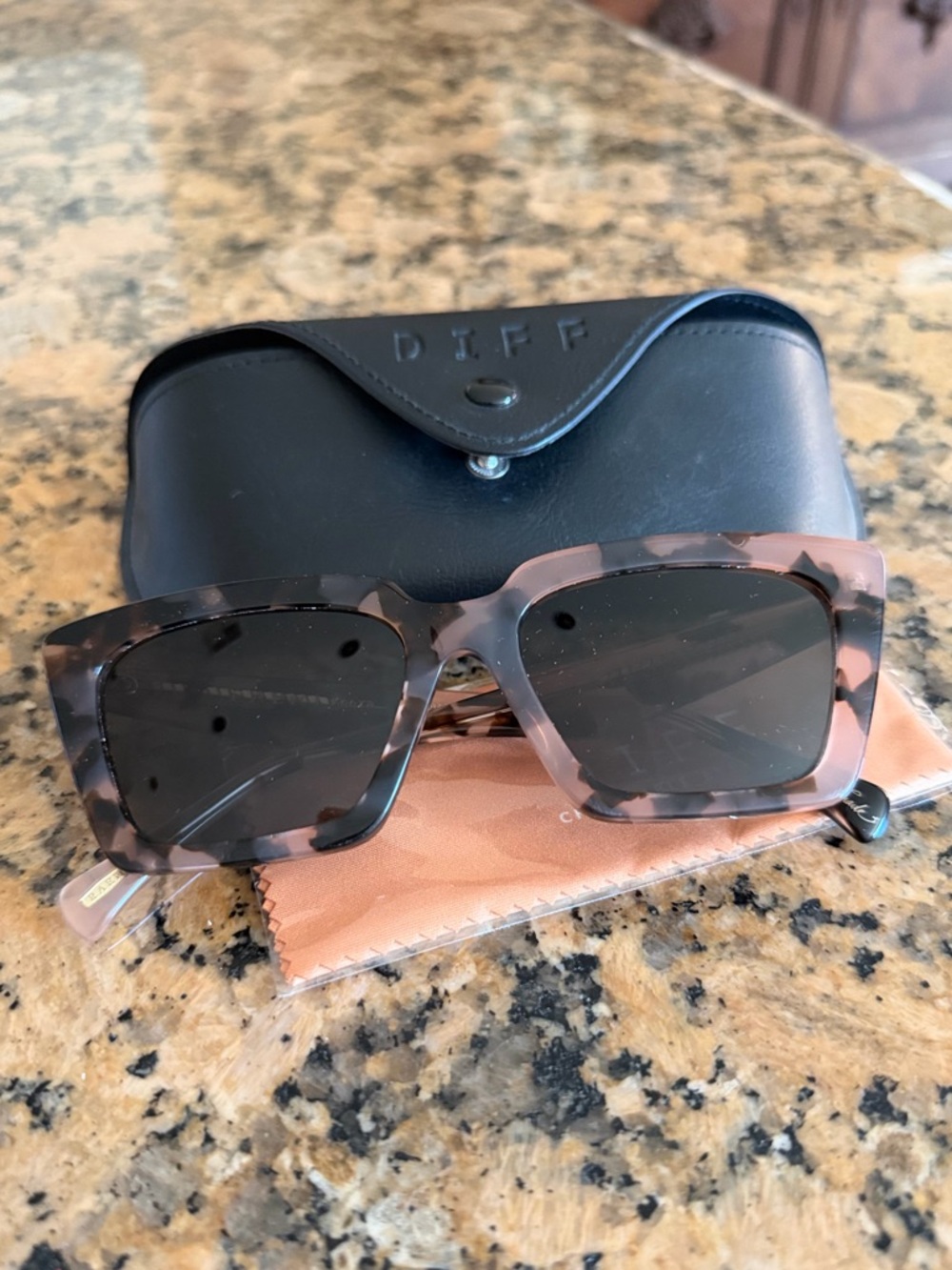 NWOT Raen Keera handmade sunglasses in Cactus Quartz / Agave 54-17-145